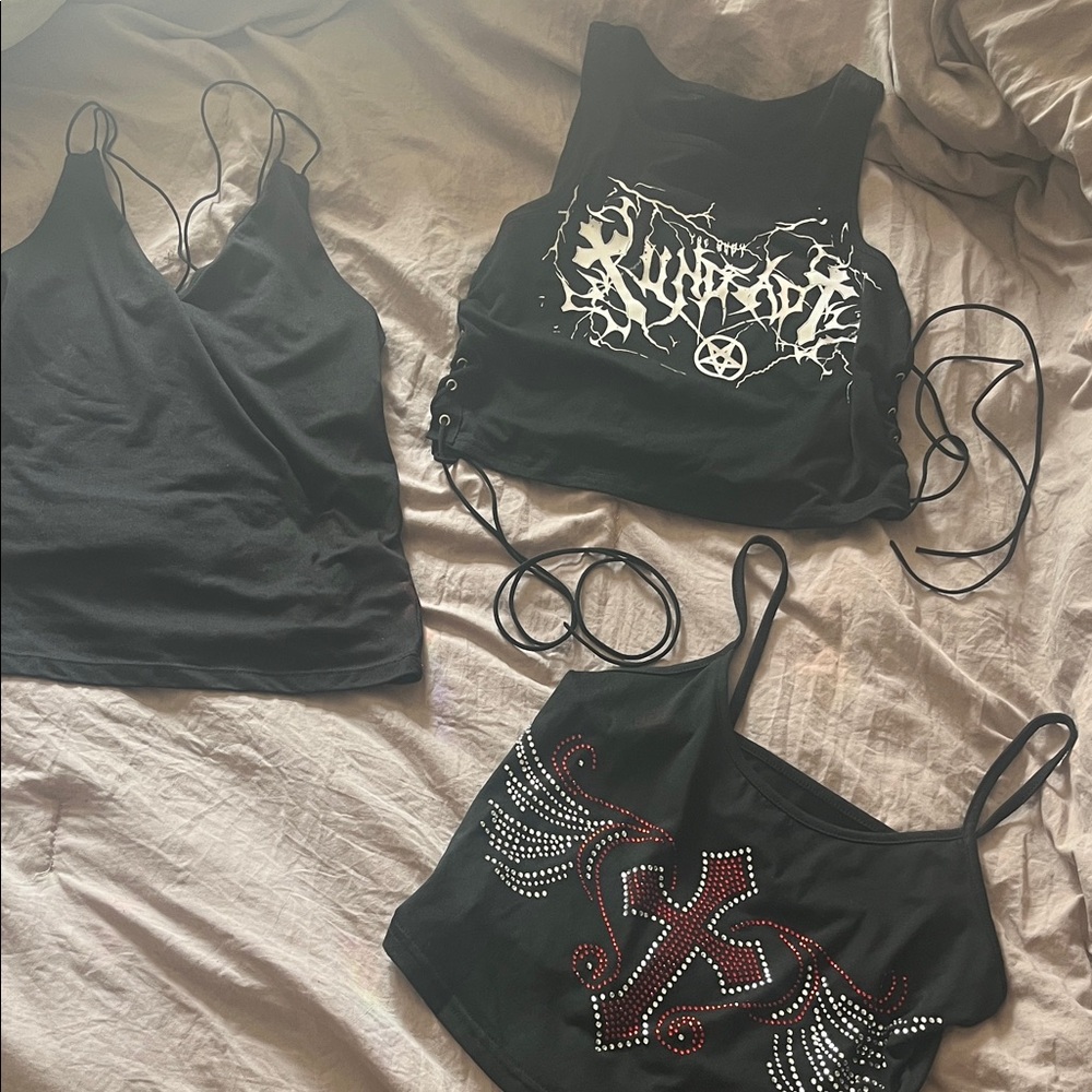 Gaze Black Crop Tops Set with Red Accents